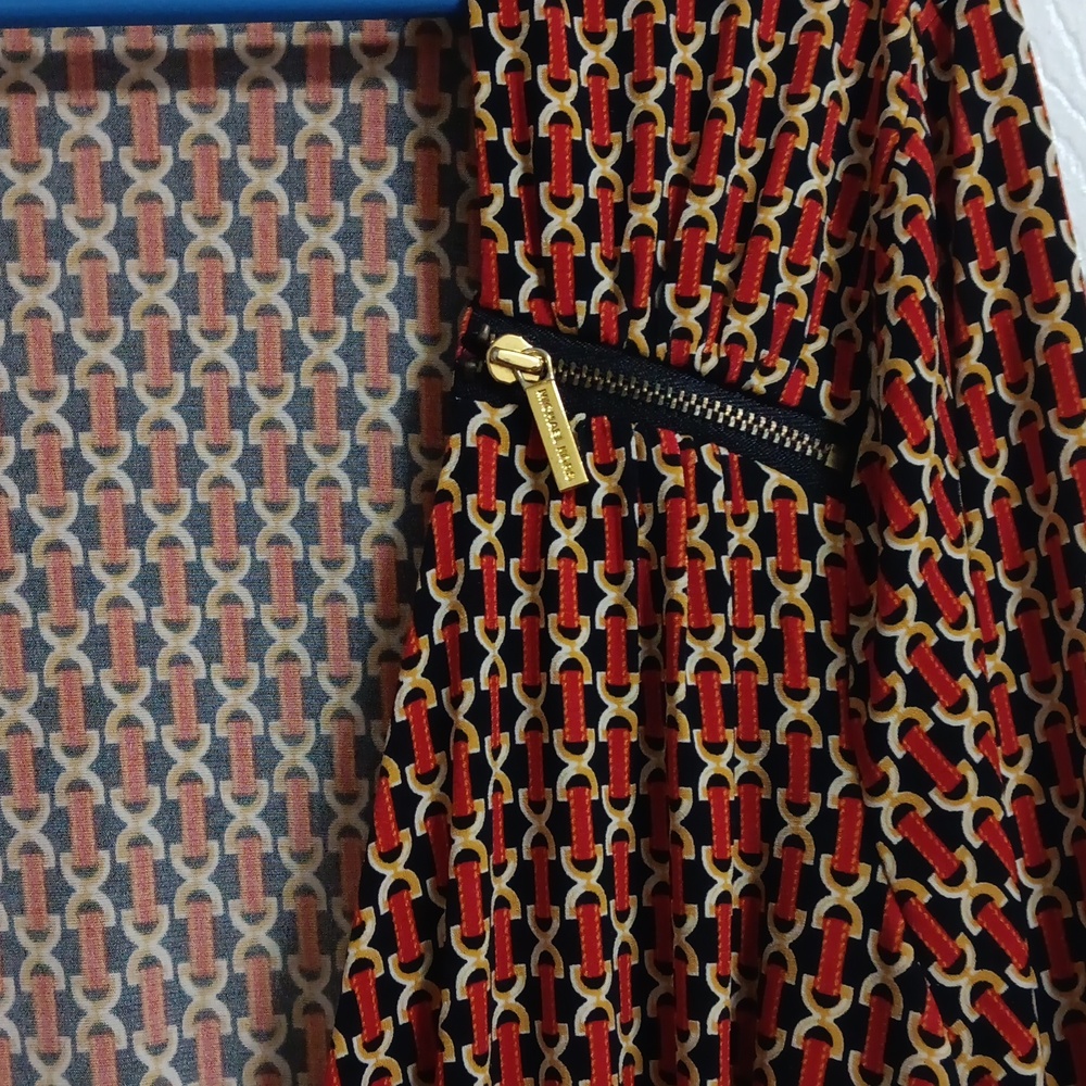 MK Blouse - Picture 3 of 3